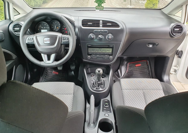 Seat Leon cena 16900 przebieg: 163485, rok produkcji 2010 z Wąchock małe 667